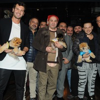 Şafak Sezer ve rol arkadaşları!