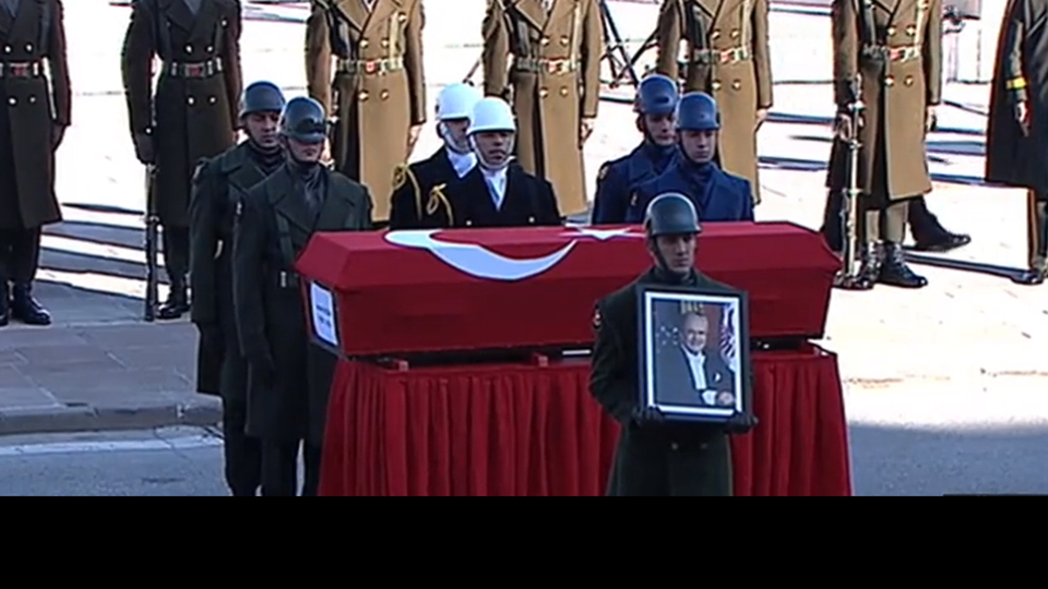 Siyaset 'İsmet Abi'sini uğurladı