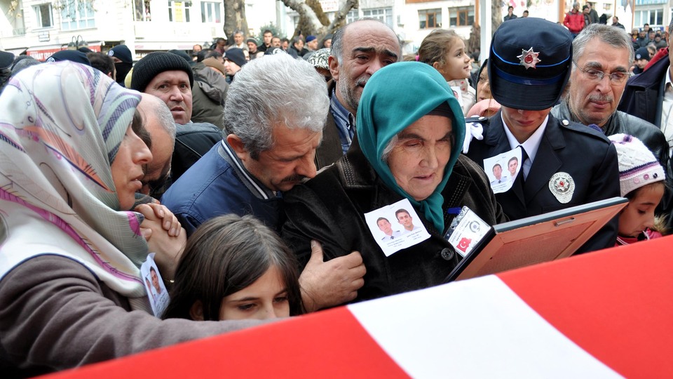 Oğlunun acısına dayanamadı! Şehit annesinden üzücü haber
