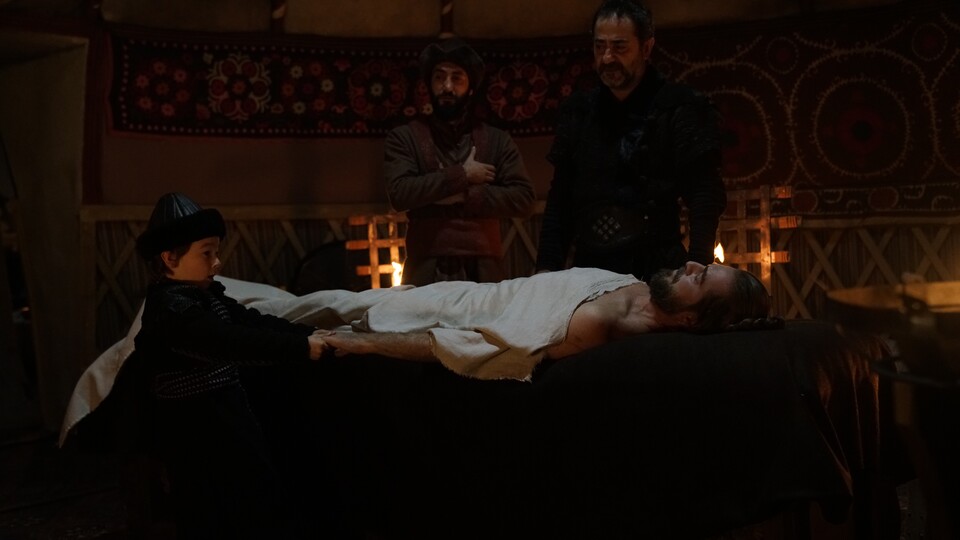 Ertuğrul zehirleniyor!