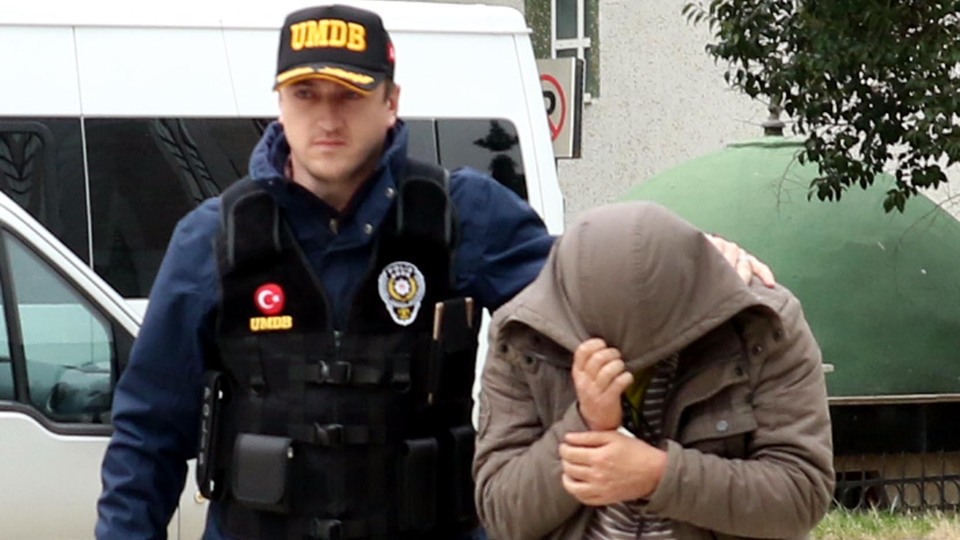 Makatından uyuşturucu paketi çıktı