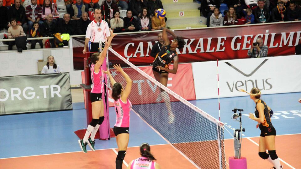 Dişi Aslan set vermedi!