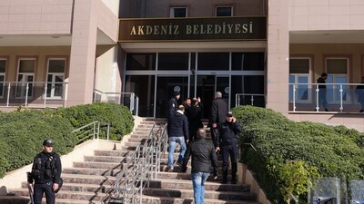 Akdeniz Belediyesi'ne Hamdi Bilge Aktaş getirildi