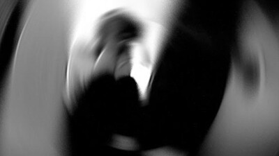 "Çıplak fotoğrafımı çekmekle tehdit ederek..."