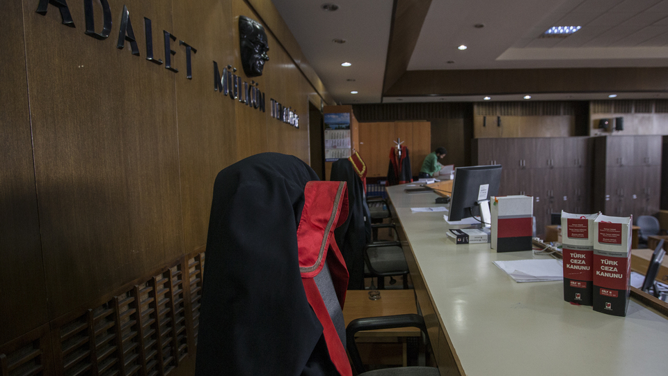 96 hakim ve savcı görevden uzaklaştırıldı