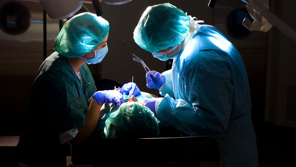 Ameliyatta uyanıp dehşeti yaşadılar!