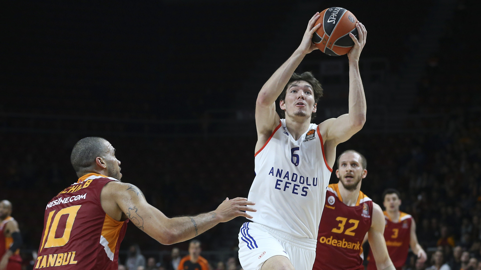 Türk derbisi Anadolu Efes'in!