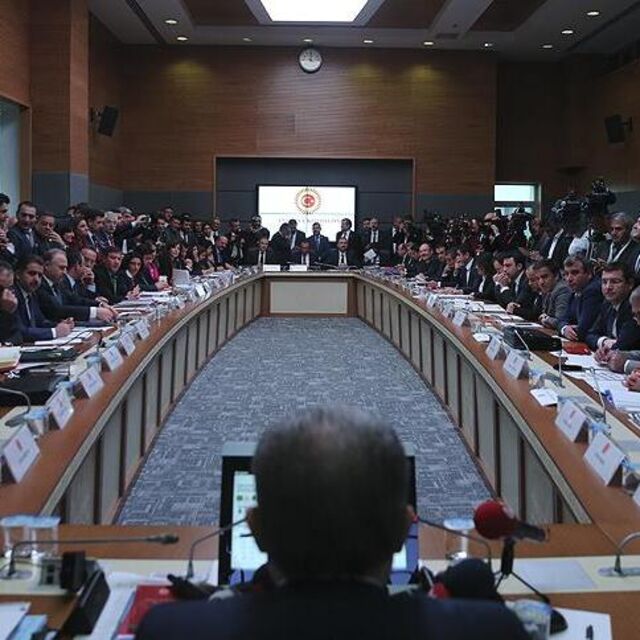 Anayasa görüşmeleri bugün devam edecek
