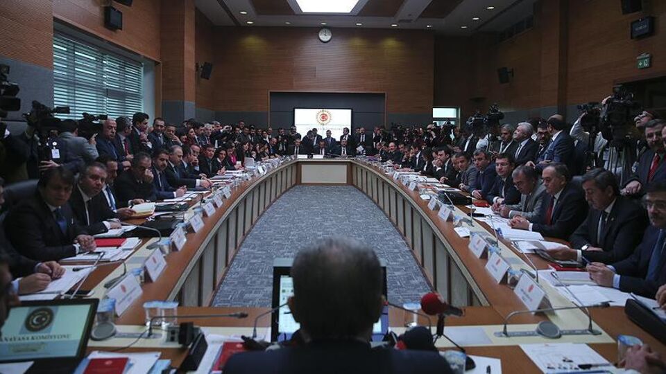 Anayasa görüşmeleri bugün devam edecek