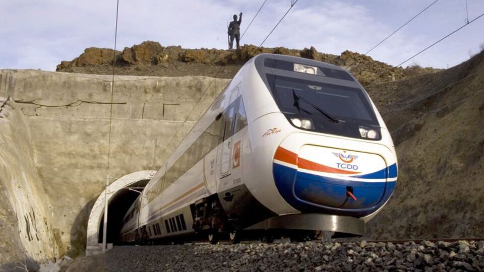 Ankara-İzmir YHT hattı 3 yıl içinde hizmete sokulacak