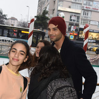 Aşk sorularını geçiştirdi