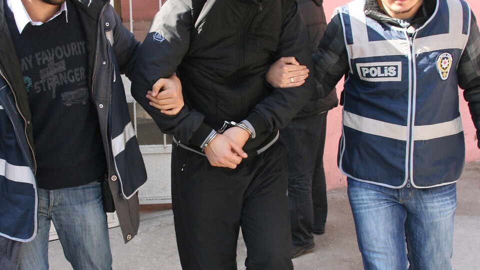 Eski askeri ataşe FETÖ'den tutuklandı