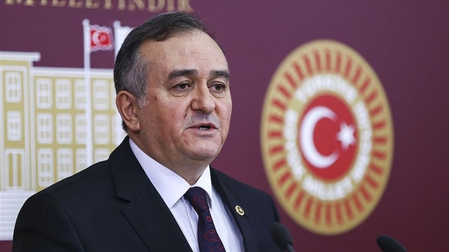 "CHP kimlik bunalımı içerisinde"