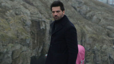 Kemal, Deniz'in sırrına giderek yaklaşıyor!