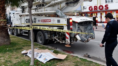 Babasının elini bırakıp ölüme koştu