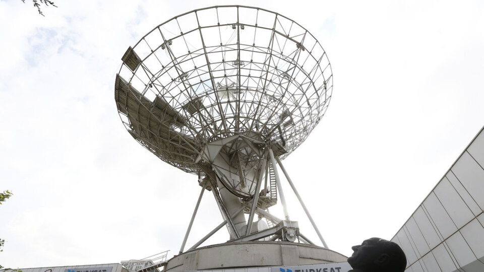 TÜRKSAT'a 5 dakikada 4 bomba