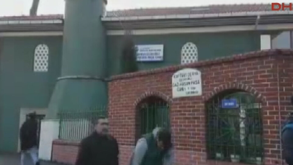 Kavga ettiği babasını camide pompalıyla vurdu