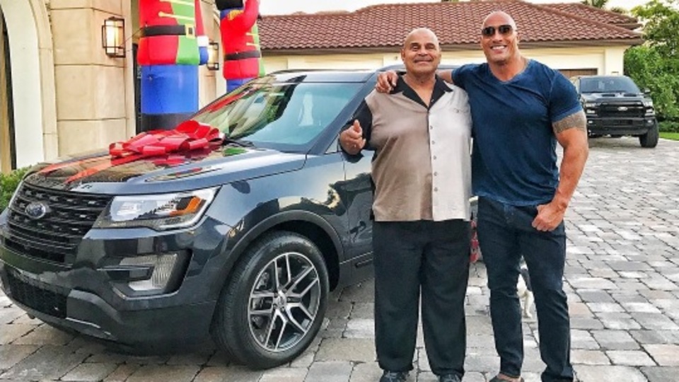 Babasına sürpriz yaptı