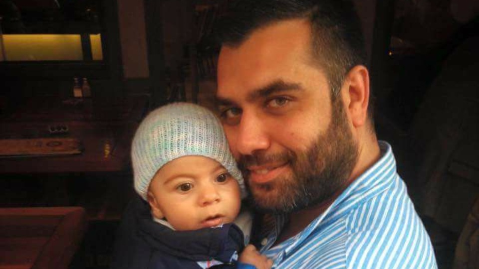 Arkadaşını Reina'ya götürürken hedef oldu