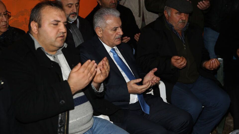 Başbakan Yıldırım şehit polisin ailesini ziyaret etti