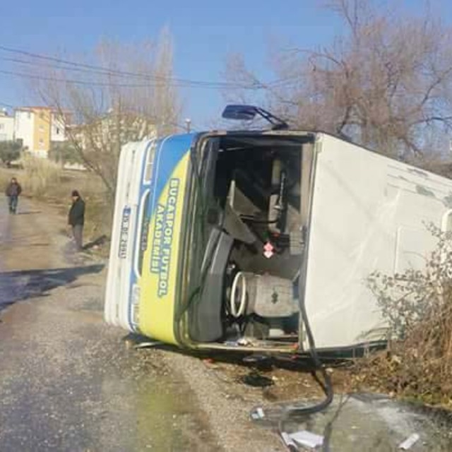 Bucasporlu minikler kazayı ucuz atlattı