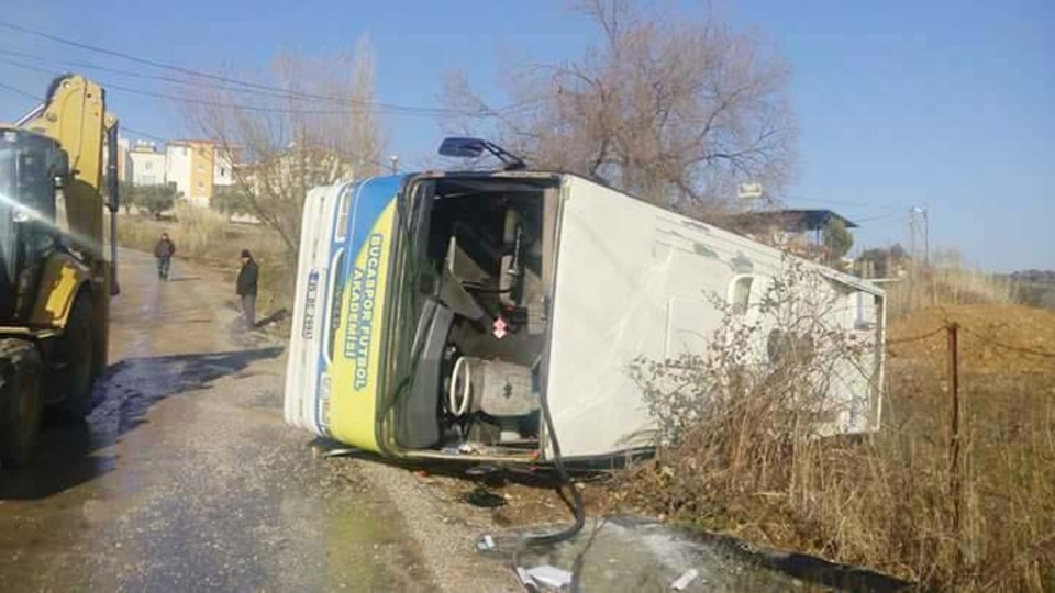 Bucasporlu minikler kazayı ucuz atlattı