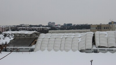 İTÜ Stadyumu'nun çatısı kar yağışına dayanamadı