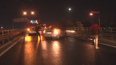 İzmir'de buzlanma: Çok sayıda araç birbirine girdi