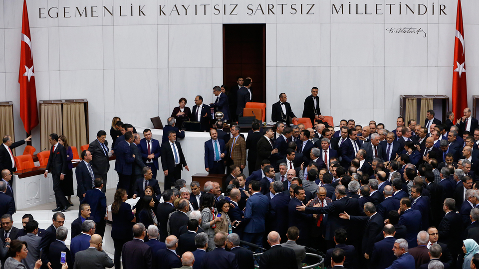 Anayasa değişikliği teklifinde 5. madde kabul edildi