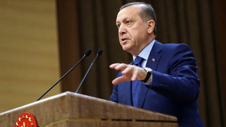 Kürsü kavgasına tepki: Herkes haddini bilecek!