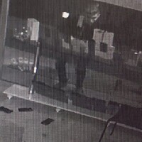 Şaşkın hırsız maket telefonları çaldı