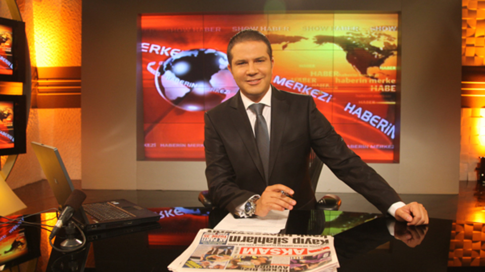 Ünlü spikere İETT otobüsü çarptı