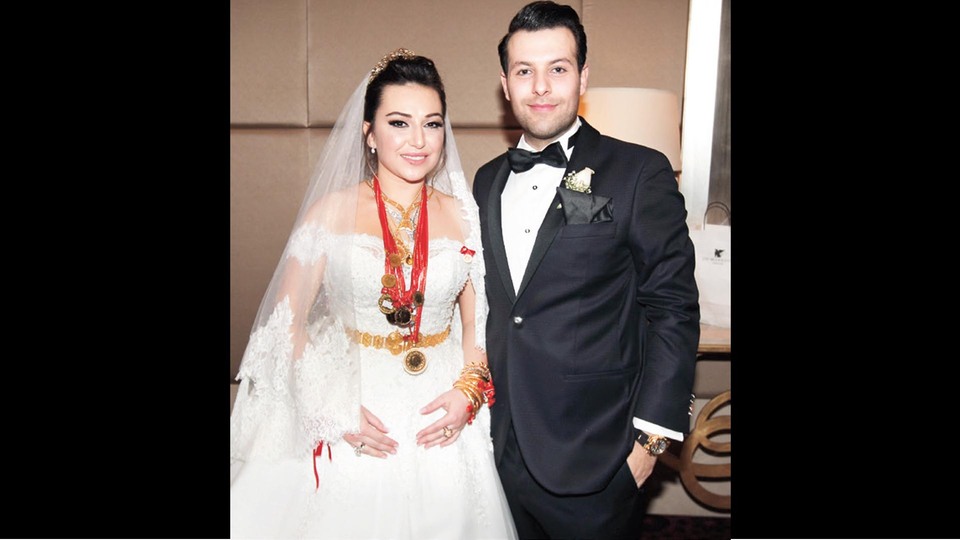 Davetliler dolar yerine altın takınca gelin ve damat bakın ne yaptı!