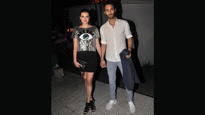 Eski sevgilisini onunla görünce...