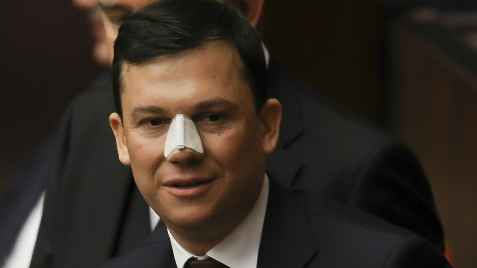 Burnu kırılan vekilden suç duyurusu
