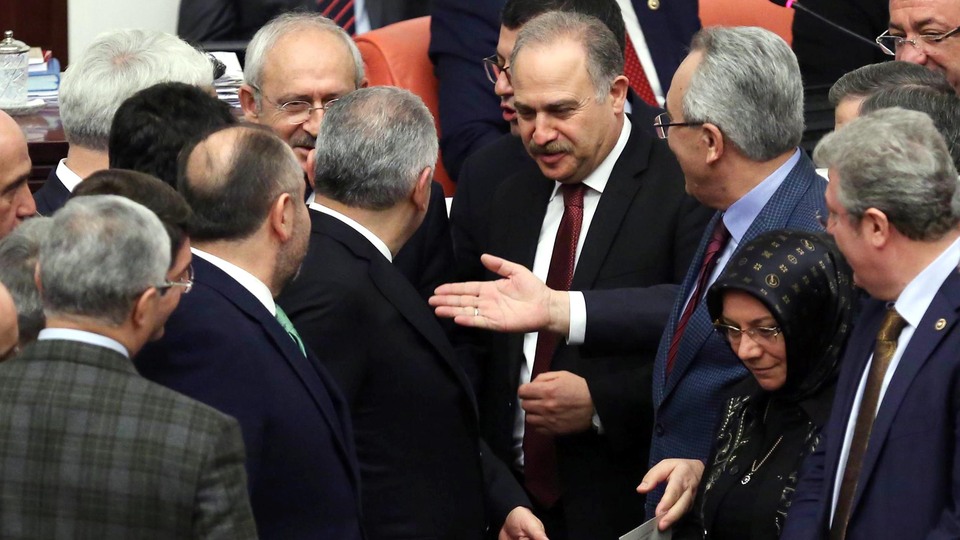 Anayasa'da 2. tur: İlk 7 madde tamam