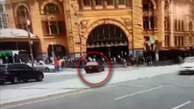 Aracını yayaların üzerine sürdü! 3 Ölü, 20 yaralı