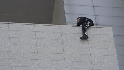 Adliyede intihar girişimi