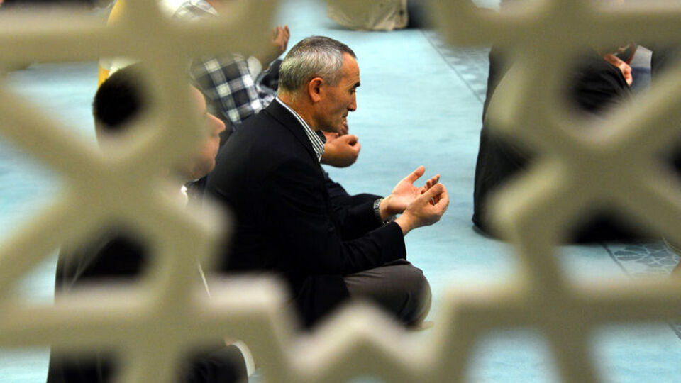 Cuma namazı saat kaçta?