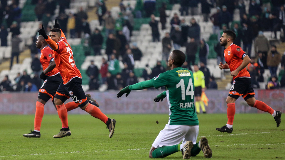 Timsah'a acılı Adana!