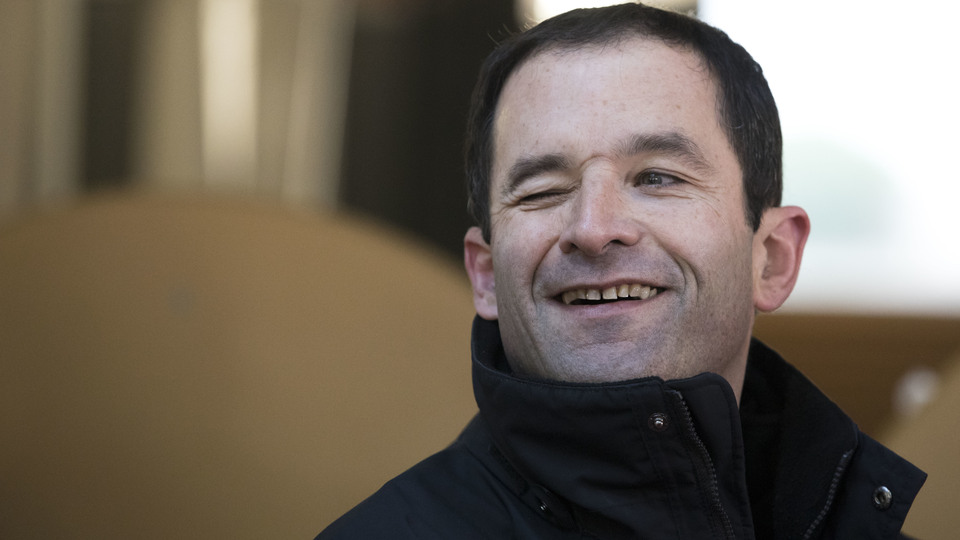 Fransa'da Hamon önde gidiyor