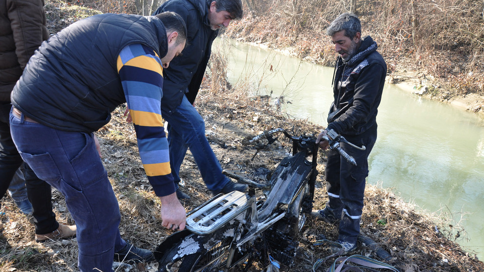Tamirciye kızdı, özel yapım motosikletini yaktı