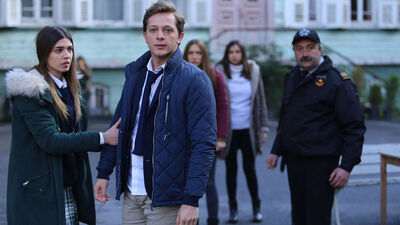 Nazan, Defne'yi yetimhaneye bırakıyor!