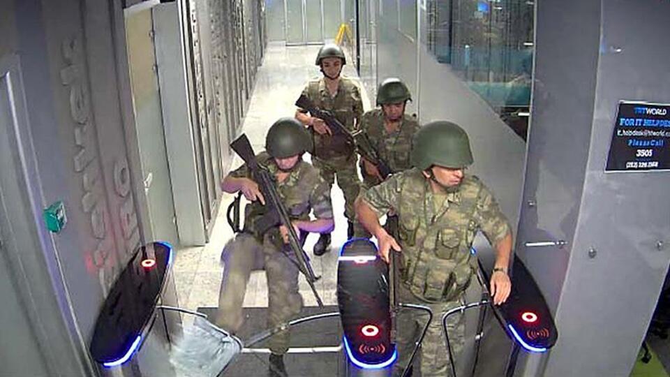 FETÖ'cülerin o görüntüleri iddianamede