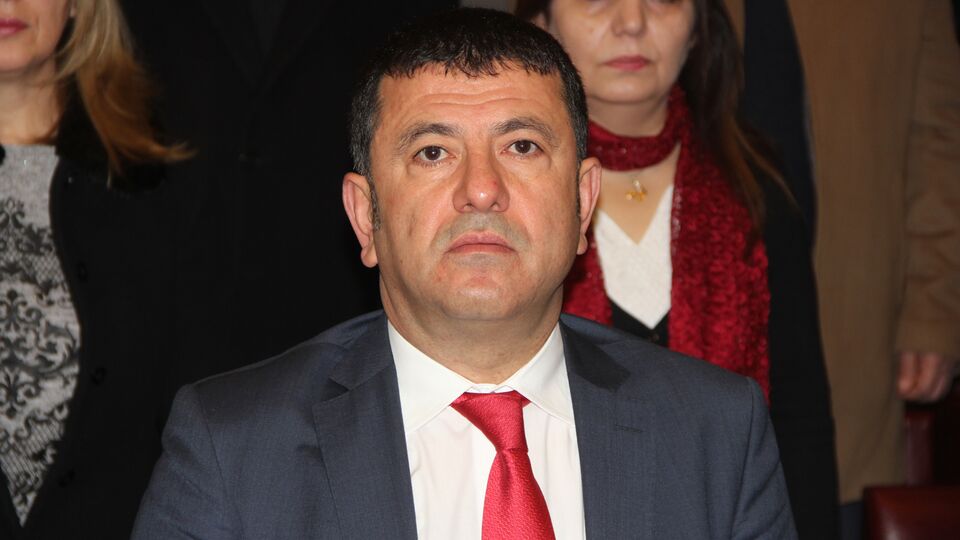 "Anayasa değişikliği tartışmasına isimler üzerinden bakmıyoruz"