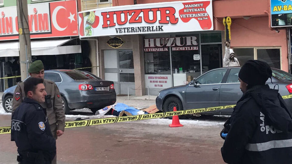 Boşandığı eşini öldürüp intihar etti