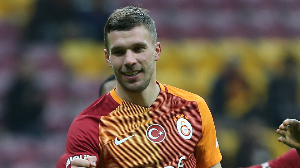 Podolski'den 'pastırma'lı gönderme