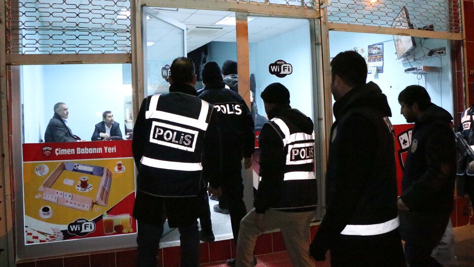 Köyü ayırmak için referandum yaptılar, sonuç: 10 yaralı, 12 gözaltı