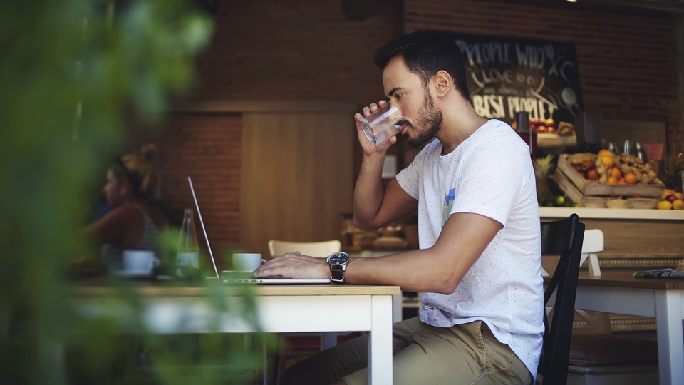 Günde 10 saat oturmak 8 yıl yaşlandırıyor!