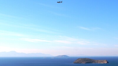Kardak'ta Türk sahil güvenlik uçağından alçak uçuş